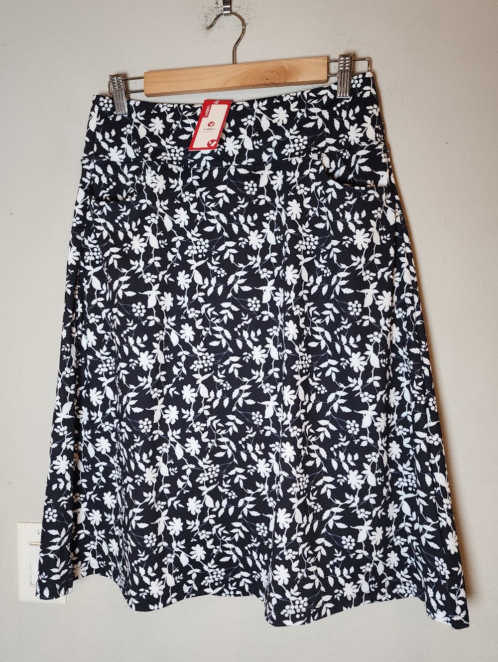 NWT Viodia Midi Swim Skort Skirt 20" Long 5 Pockets Black Floral Size Medium